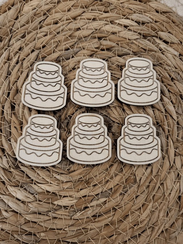 Le gâteau d'anniversaire + 5 bougies inclus