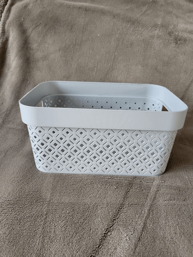 Le vase et ses petits trous à décorer pour bac Curver