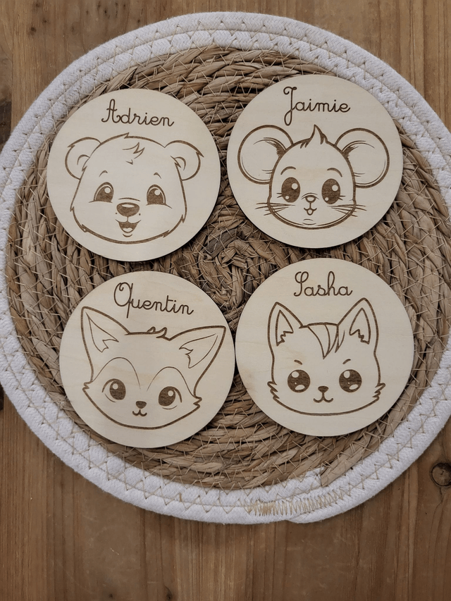 Etiquettes en bois personnalisées (prénom + motif)